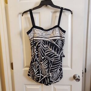 Le Cove Plus sz 20W bathing suit one piece NWT resort beach vacation coverage